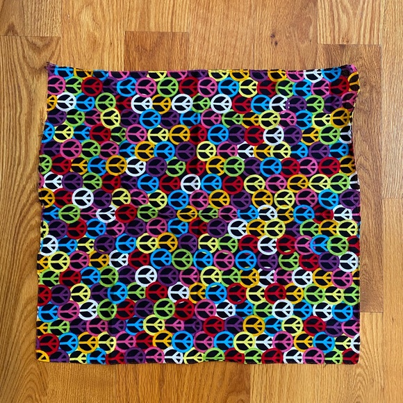 Peace sign in multicolor scarf - Picture 2 of 3